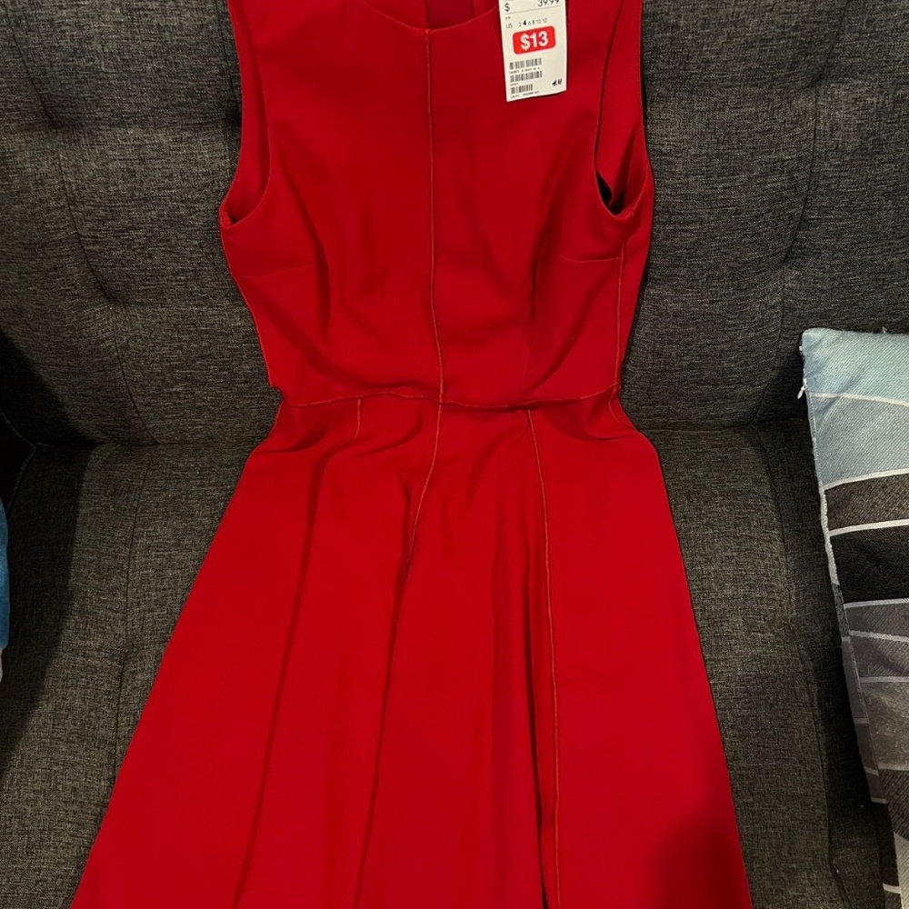 RED DRESS SLEEVELESS PLEATED ZIP CLOSE KNEE LENGTH